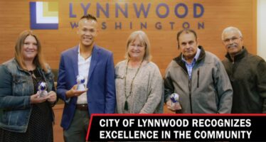 Mayor Smith and Lynnwood City Council present Honoring Excellence Awards